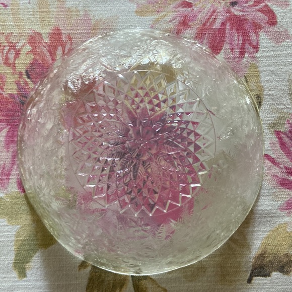 Vintage Pressed Clear Glass Round Bowel 7.5” - Picture 4 of 4